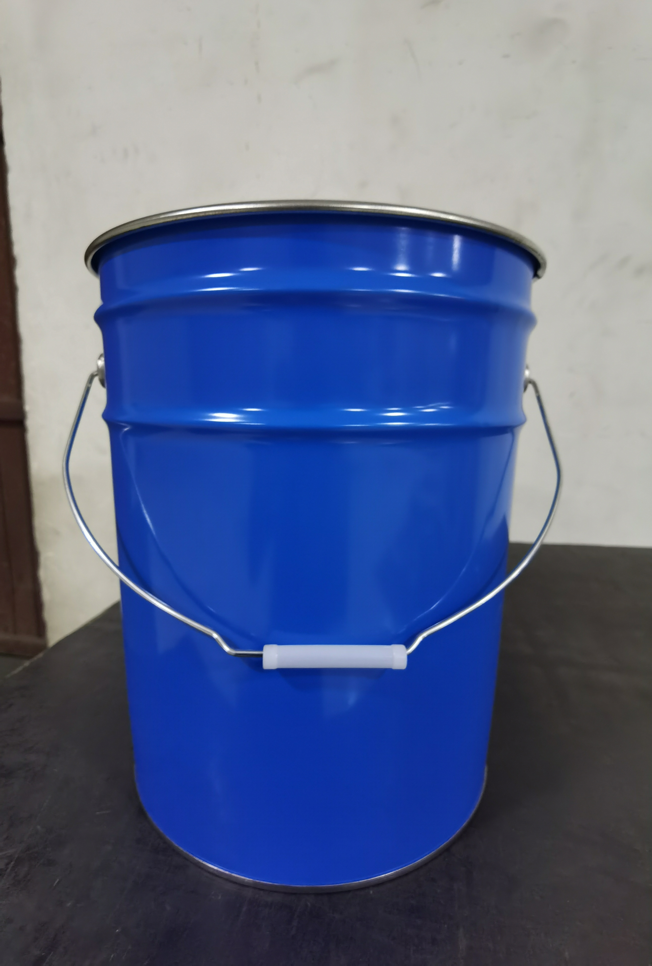 Customized 20 Liter Conical Stainless Steel Paint Buckets with Metal Handle and Flower Lid