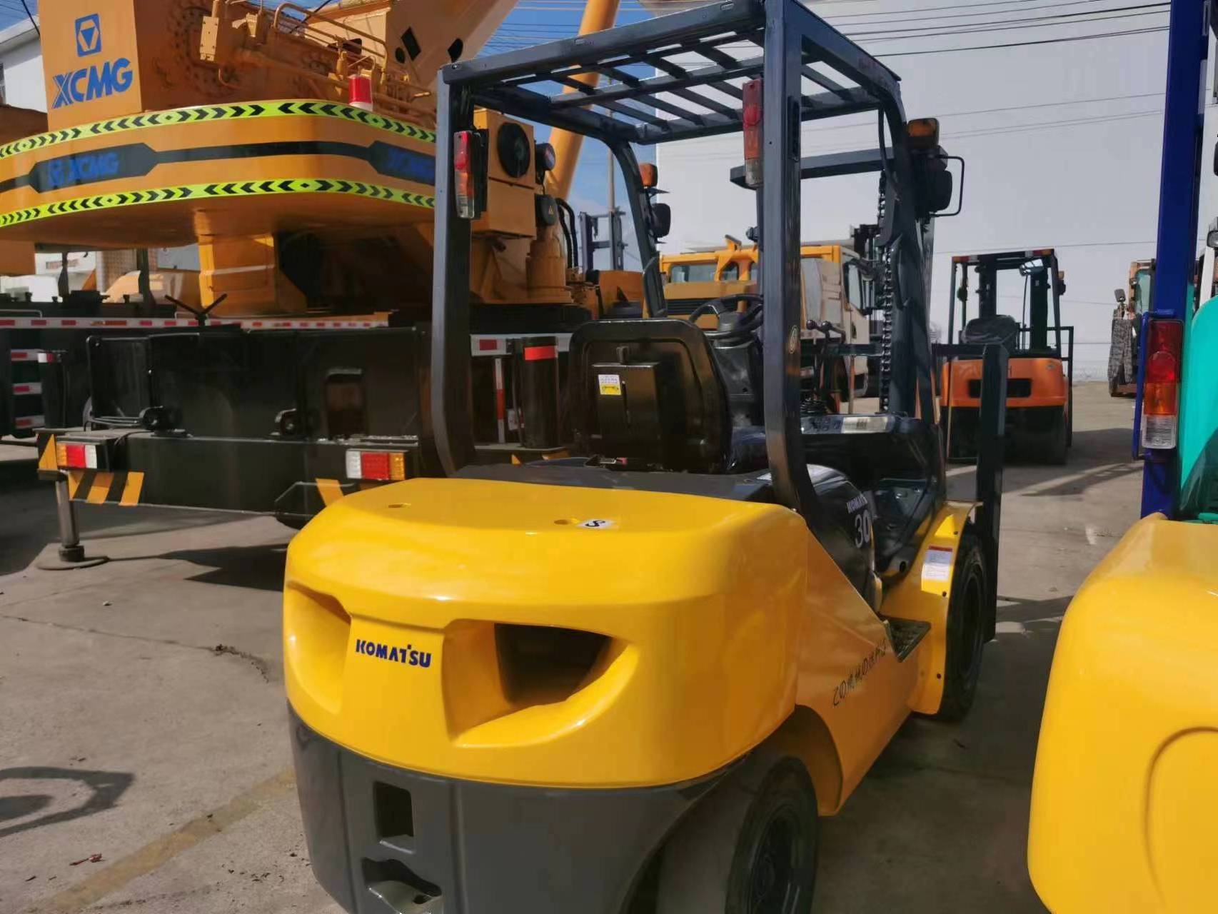 Second hand Komatsu original Japan Forklift truck 3 ton Used Diesel FD30 FD80 FD50 forklift forklift for sale