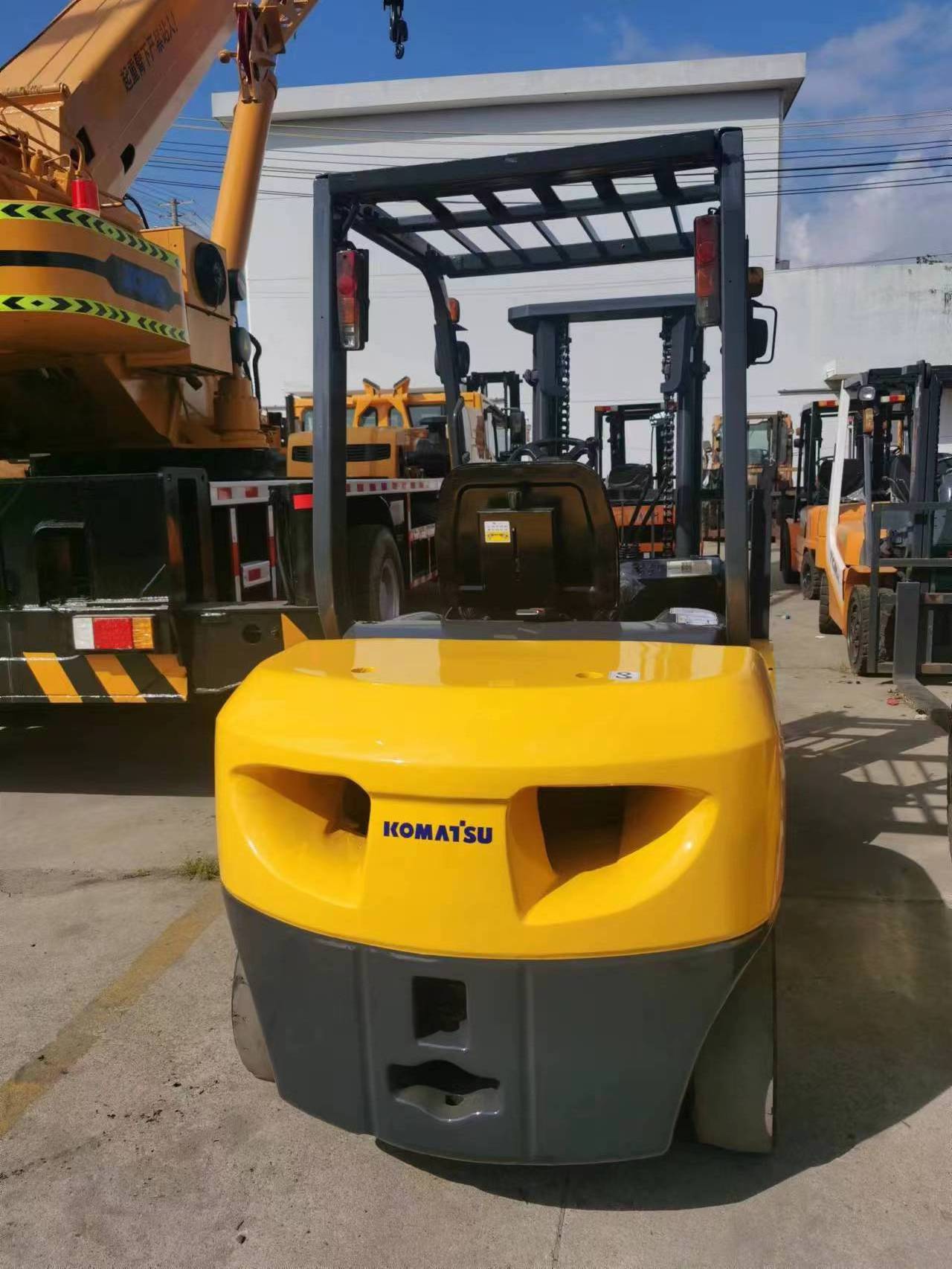 Second hand Komatsu original Japan Forklift truck 3 ton Used Diesel FD30 FD80 FD50 forklift forklift for sale