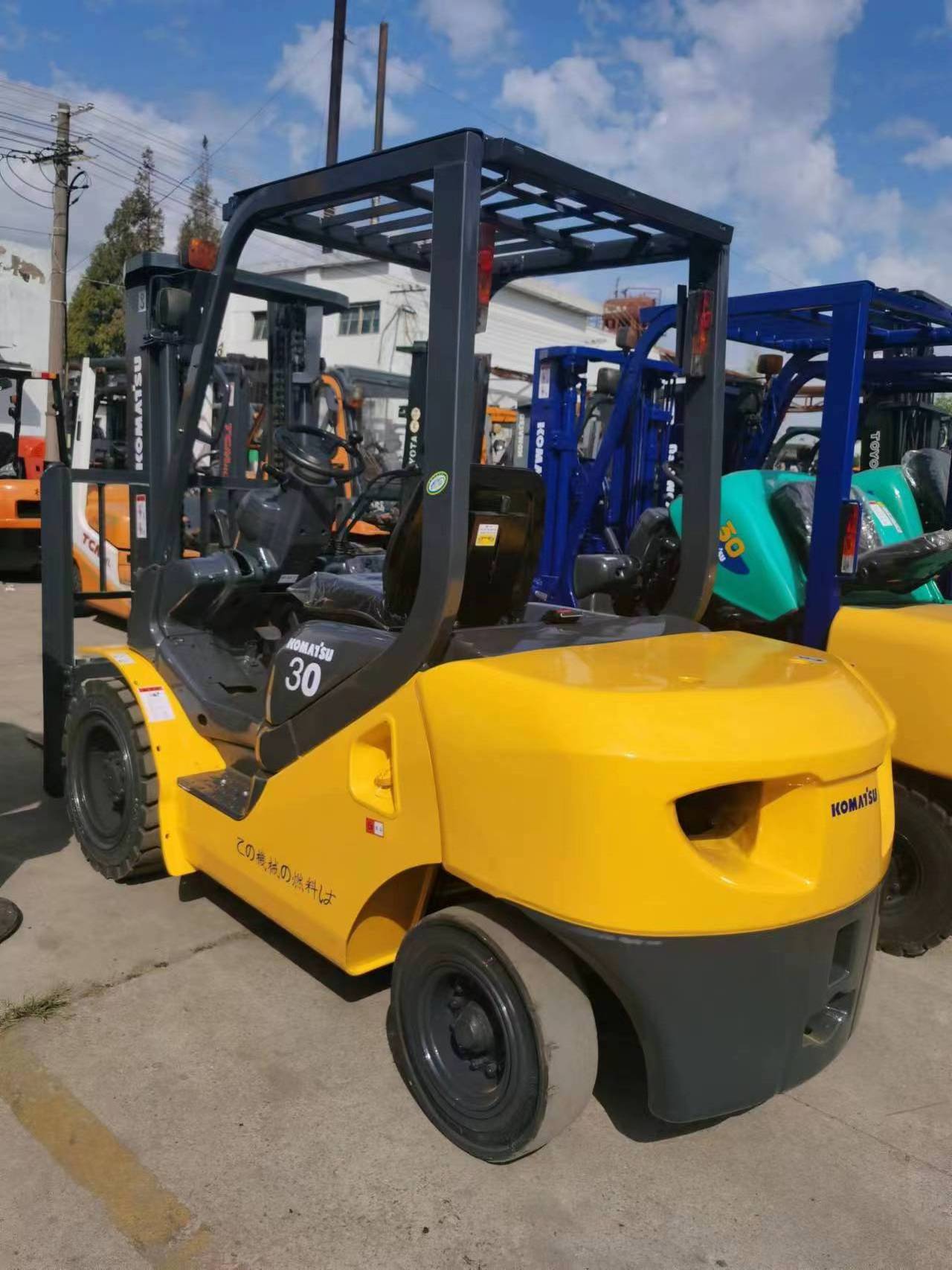 Second hand Komatsu original Japan Forklift truck 3 ton Used Diesel FD30 FD80 FD50 forklift forklift for sale