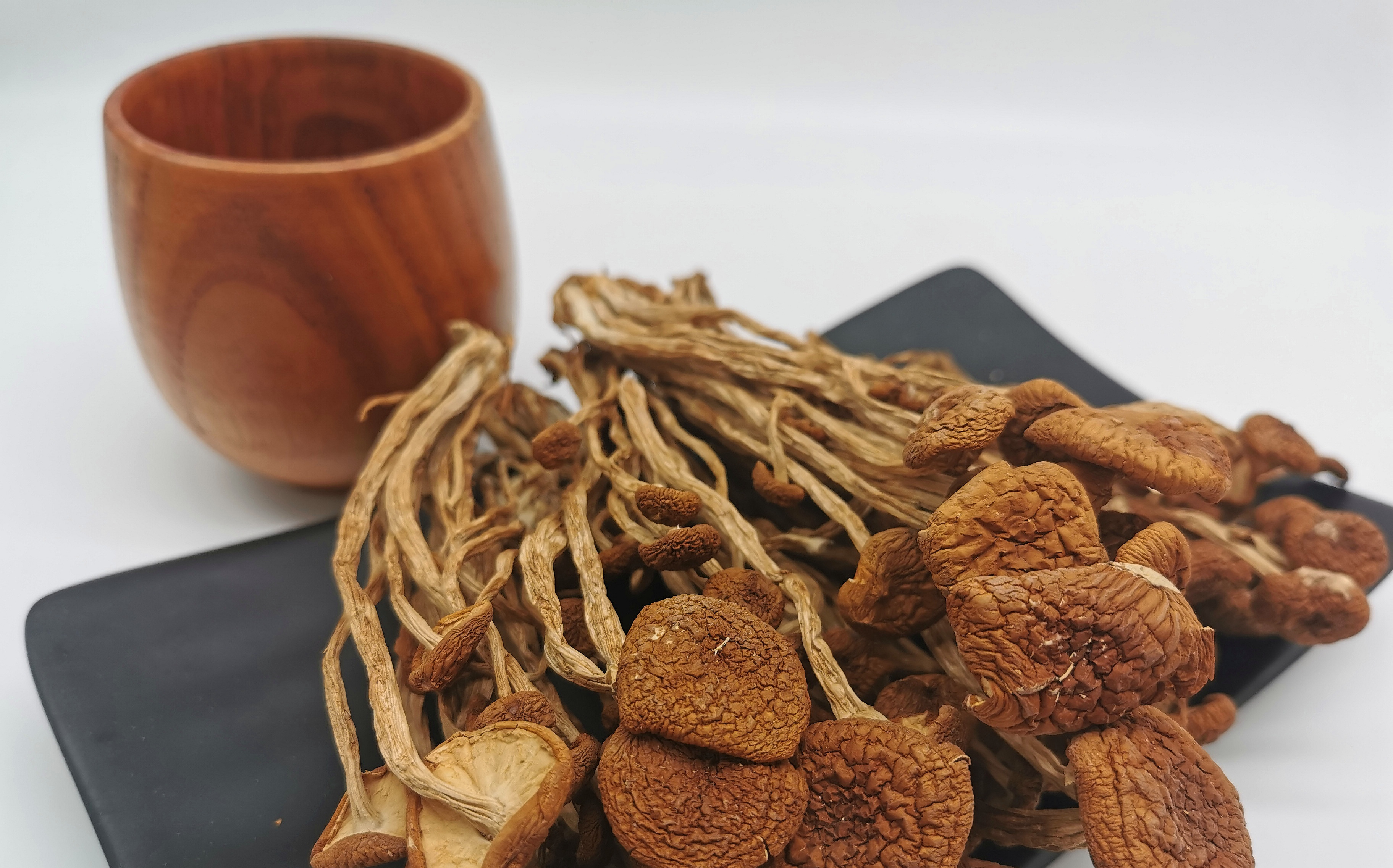 Factory Supply Wholesale High Quality  Organic Greenhouse Dehydrated Shiitake China  Tea tree Mushroom Dried Mushroom