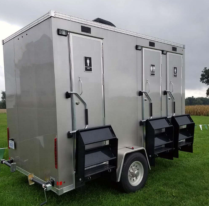 Outdoor Prefab Shower Cabin Toilet Mobile Portable Toilet in Container Trailer Portable Toilet Shower Combo on Trailer