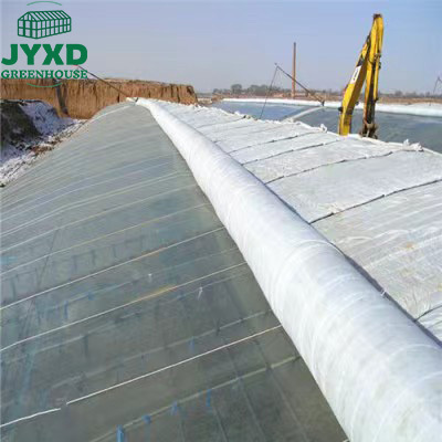 Cold resistant covering material for greenhouse