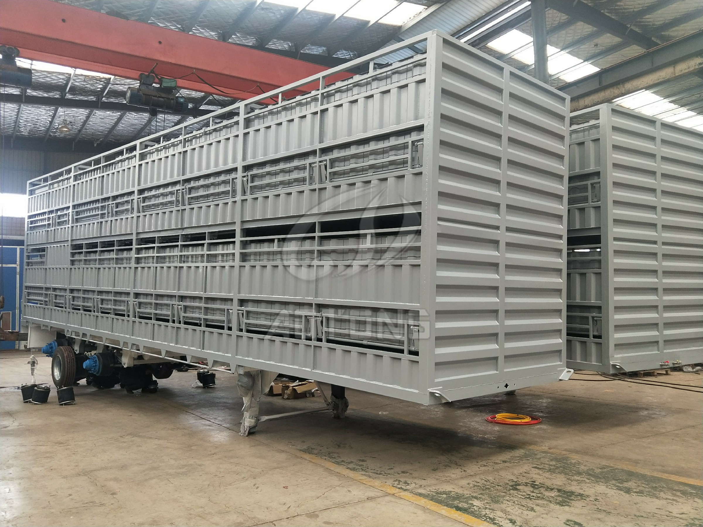 Double Deck 3-axle animal transport Storehouse barssemi trailer/livestock semi truck trailer /fencing trailer for sale