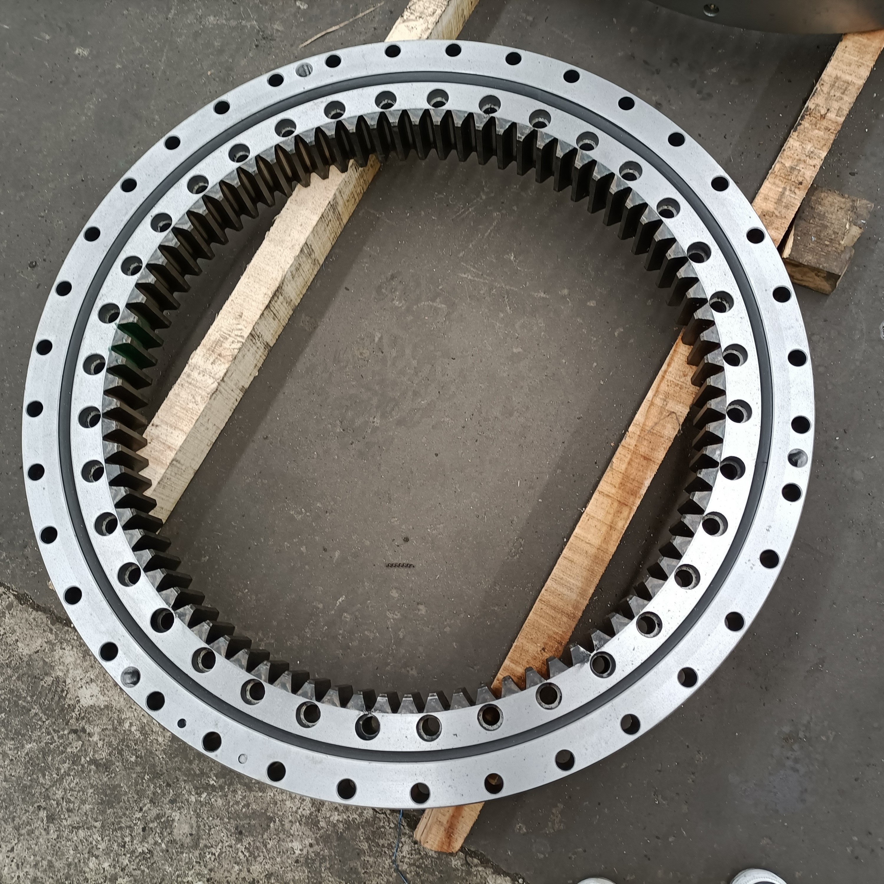 Kobelco Sk100 Sk120 Sk140 Excavator Spare Parts Rotary Bearing Ring Slewing Bearing