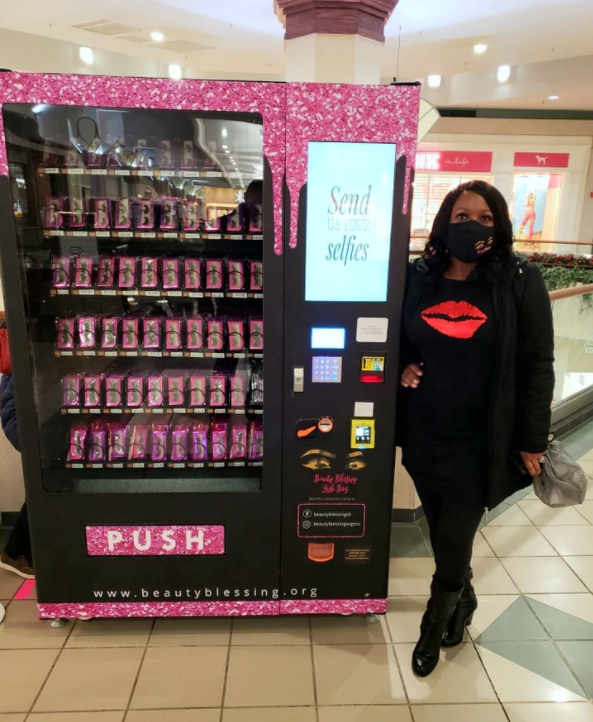 Outdoor shopping mall girls beauty make up booth lashes hair eyelash vending machine hair and lash vending machine for lashes