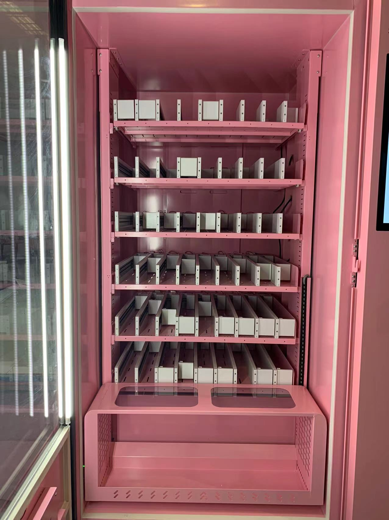 Automatic elevator foods vending machine pick up cake champagne wine bottle glass customized vending machine for various product