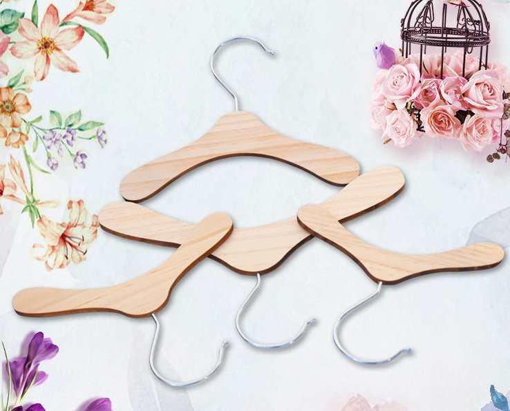 JXANRY Factory Direct Wholesale Pet Clothes Hanger Dog Coat Hanging Environmental Solid Wood Clothing Hangers Logo Print