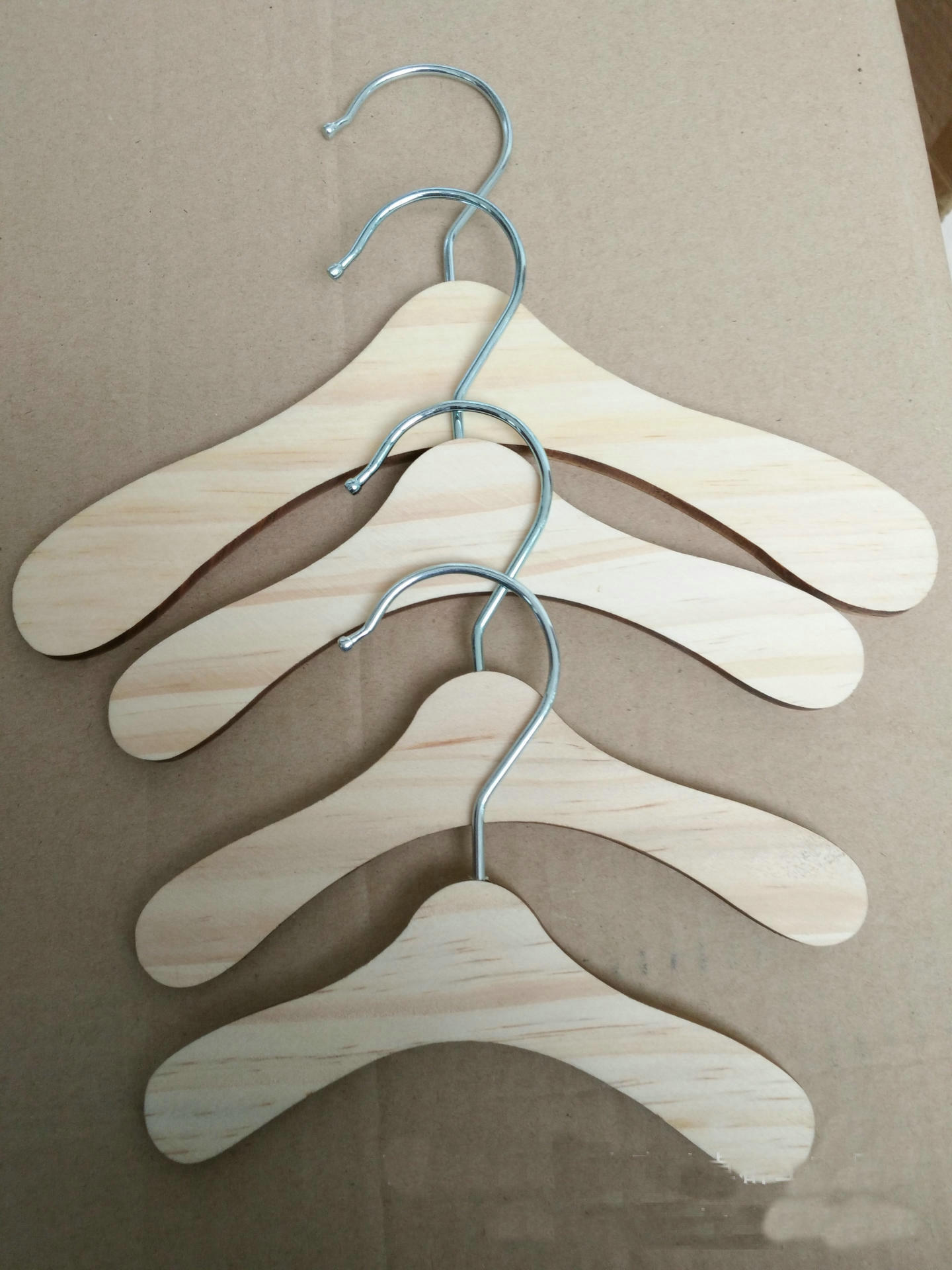 JXANRY Factory Direct Wholesale Pet Clothes Hanger Dog Coat Hanging Environmental Solid Wood Clothing Hangers Logo Print