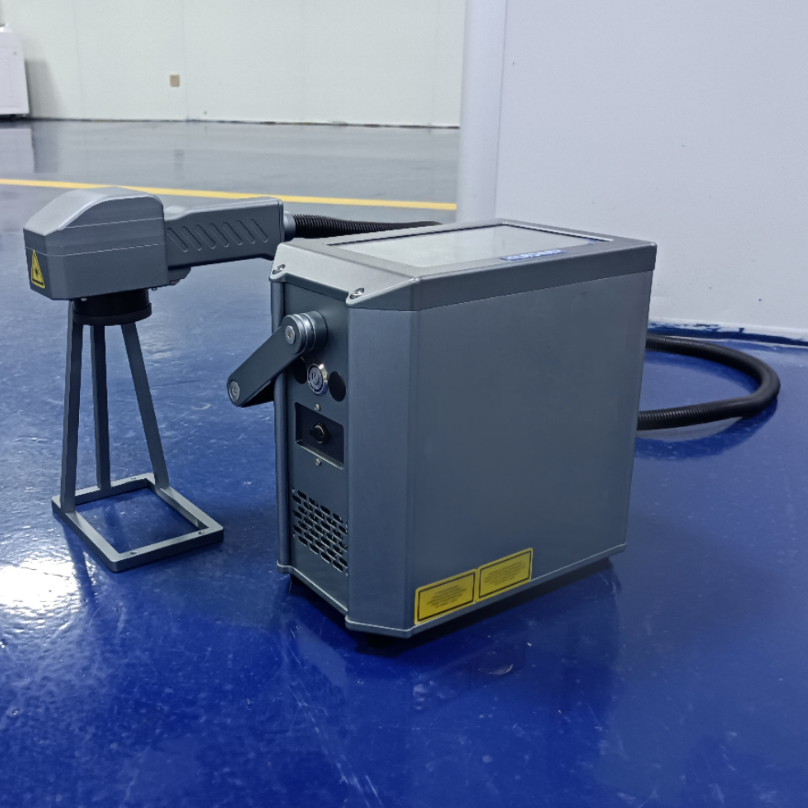 8KG light weight hand portable handy Battery and Charging Coding fiber laser marking machine for metal copper aluminum plastic