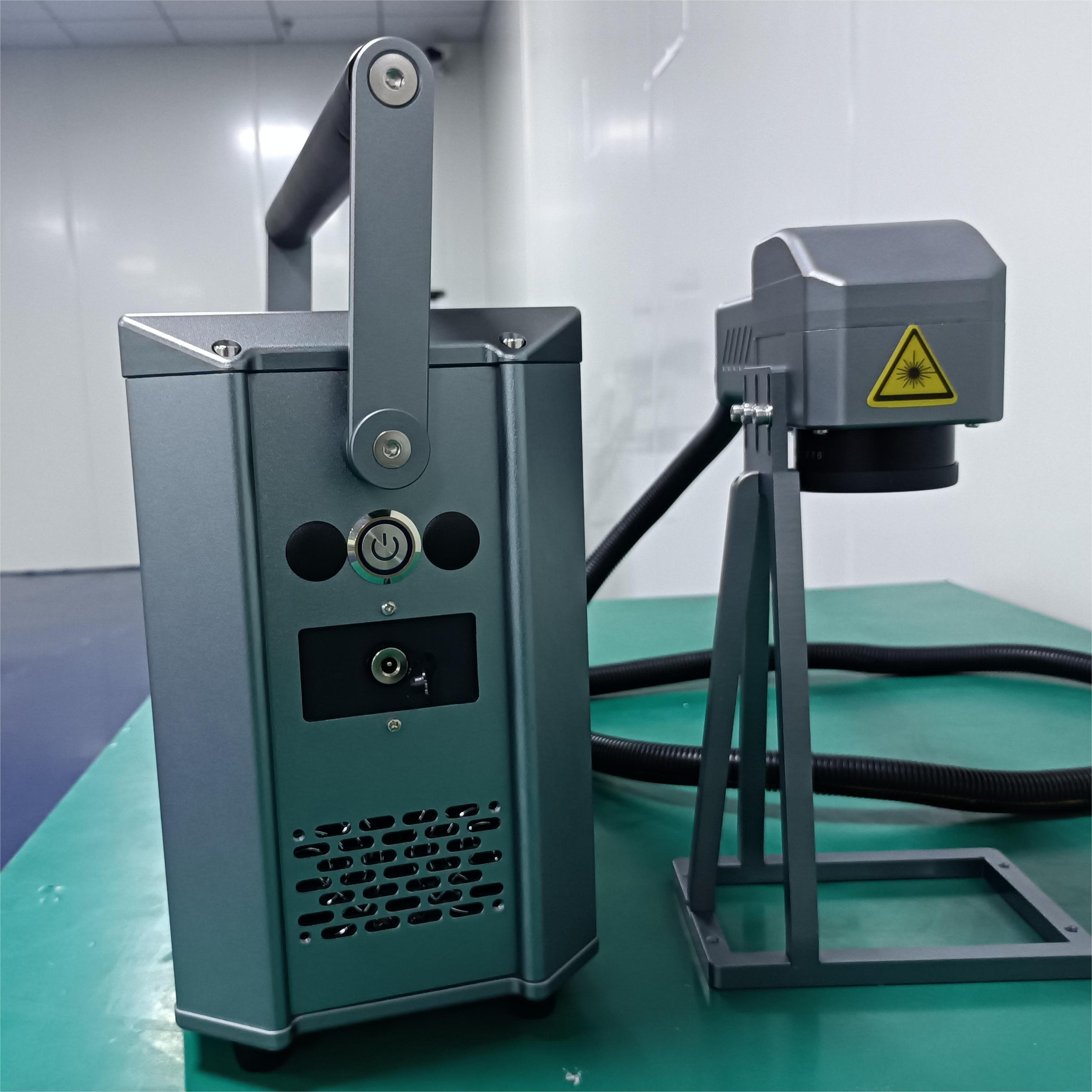 8KG light weight hand portable handy Battery and Charging Coding fiber laser marking machine for metal copper aluminum plastic