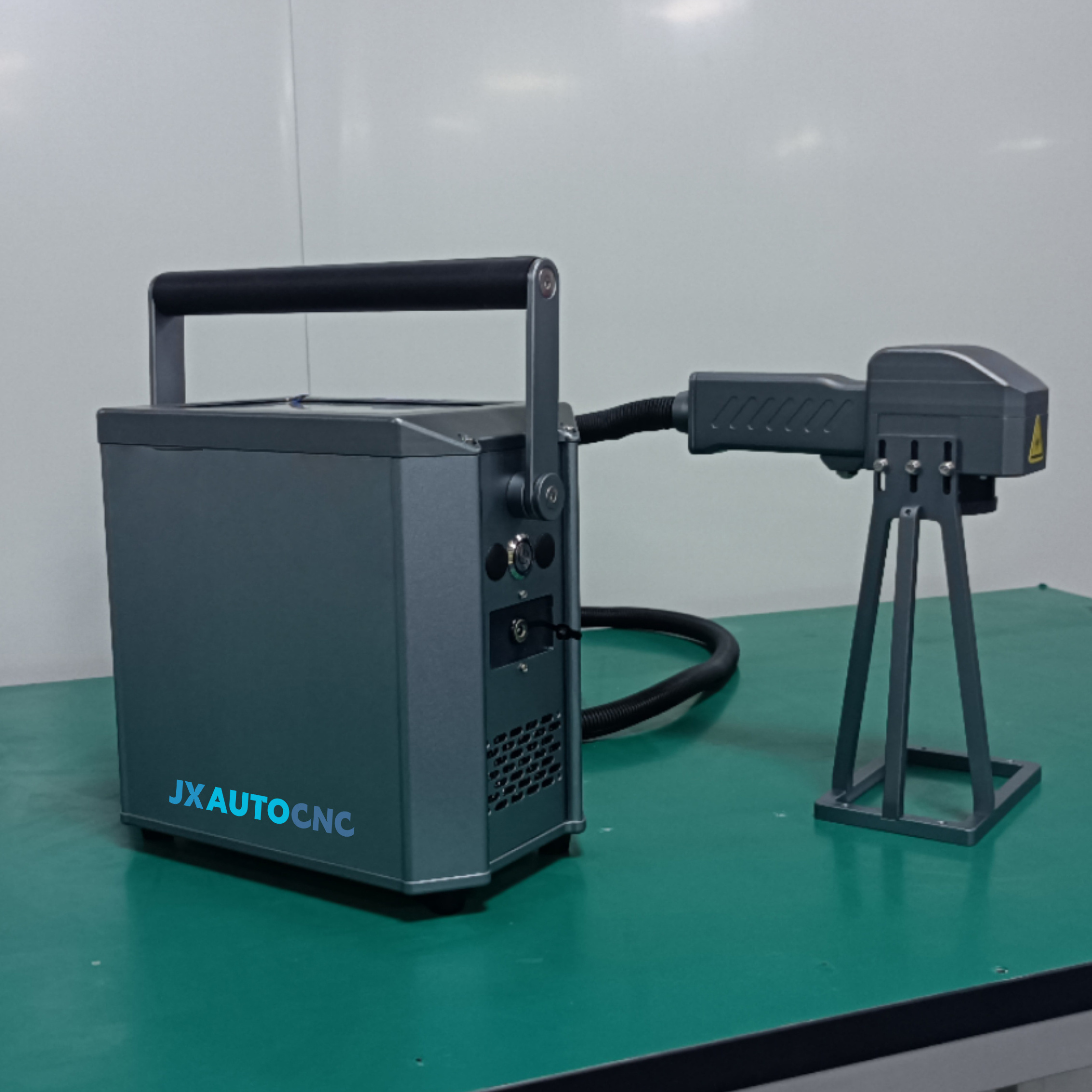 8KG light weight hand portable handy Battery and Charging Coding fiber laser marking machine for metal copper aluminum plastic