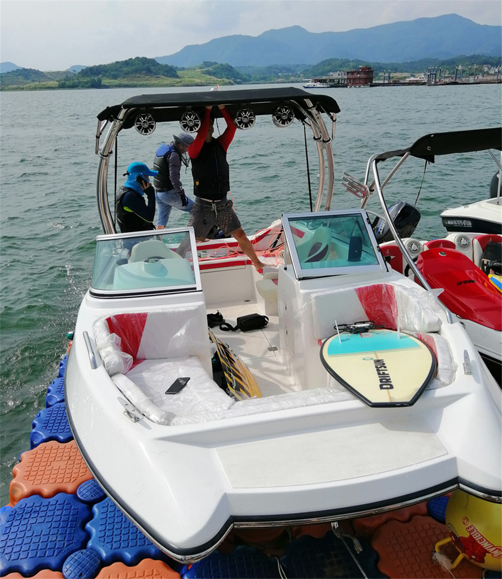 Ce Approved FRP 5.8m Fiberglass Passenger Boat for 8-10 People