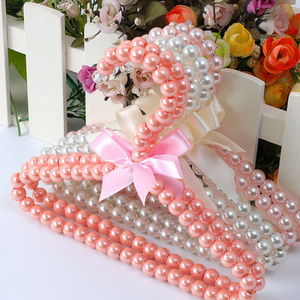 Pet clothes hangers Fashionable multi-color pearl pet hanger Slip resistant beaded hangers are hot sellers 20cm wholesale pet