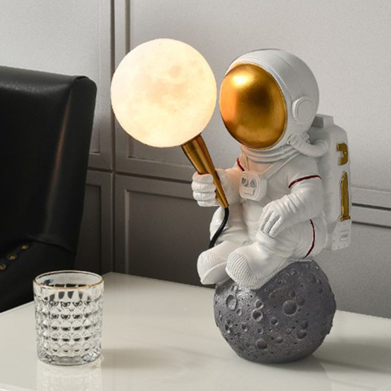 Creative study living room decoration Space bedroom children's room Bedside lamp Astronaut lamp