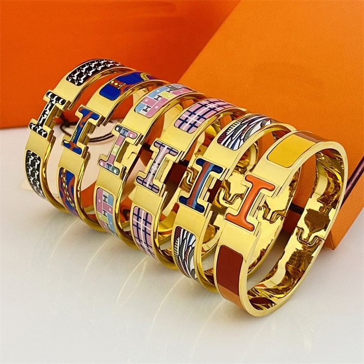 2023 factory direct selling high quality 316L stainless steel H women's Bracelet Fashion Enamel Charm Bracelet