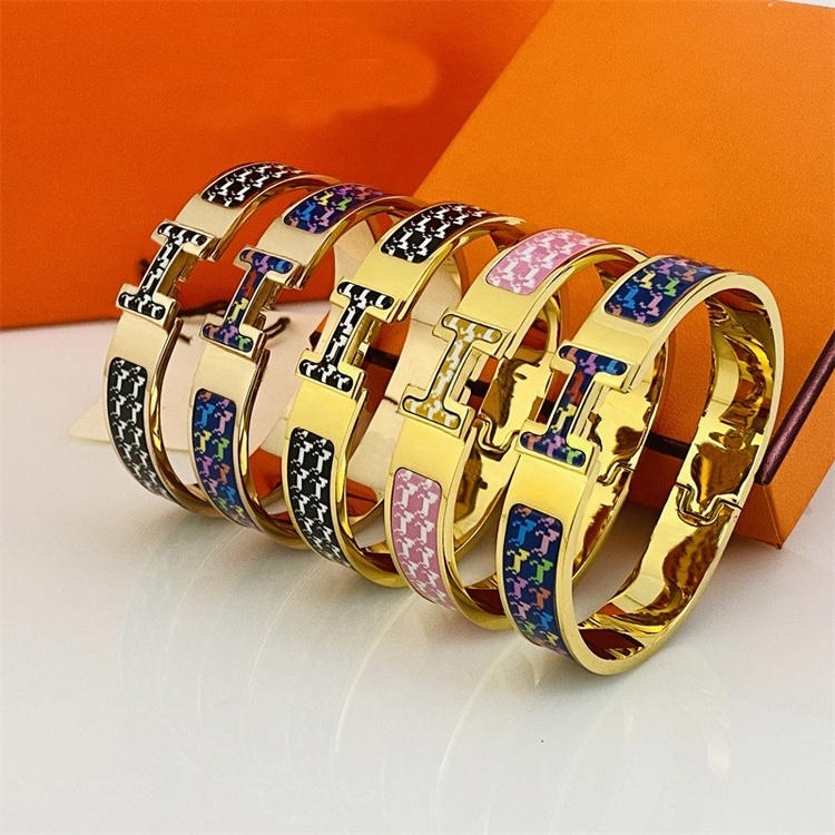 2023 factory direct selling high quality 316L stainless steel H women's Bracelet Fashion Enamel Charm Bracelet