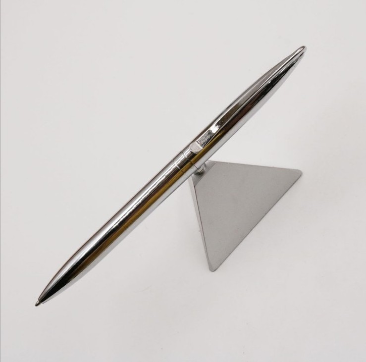 Desk flying Magnet Floating Suspended bank stand pens Maglev Magnetic helicopter table Pen with triangle pen holder