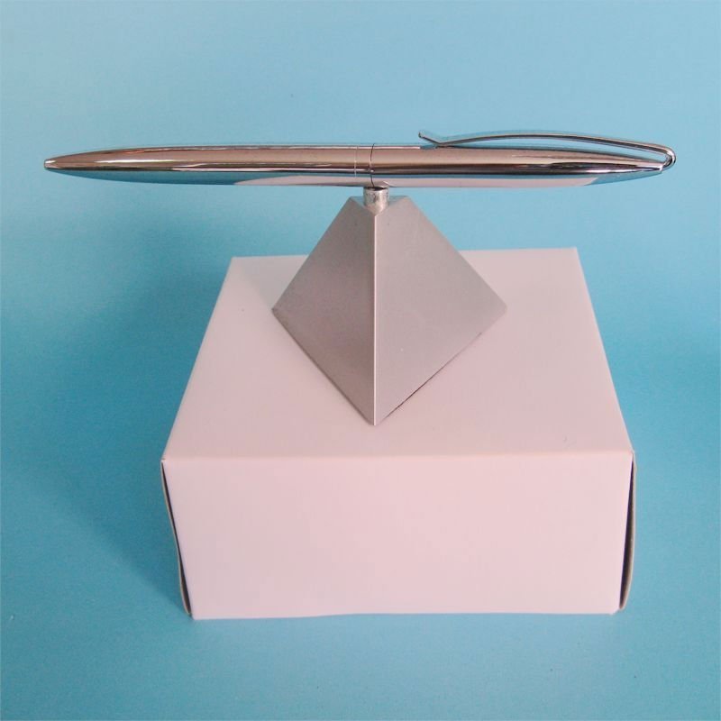 Desk flying Magnet Floating Suspended bank stand pens Maglev Magnetic helicopter table Pen with triangle pen holder