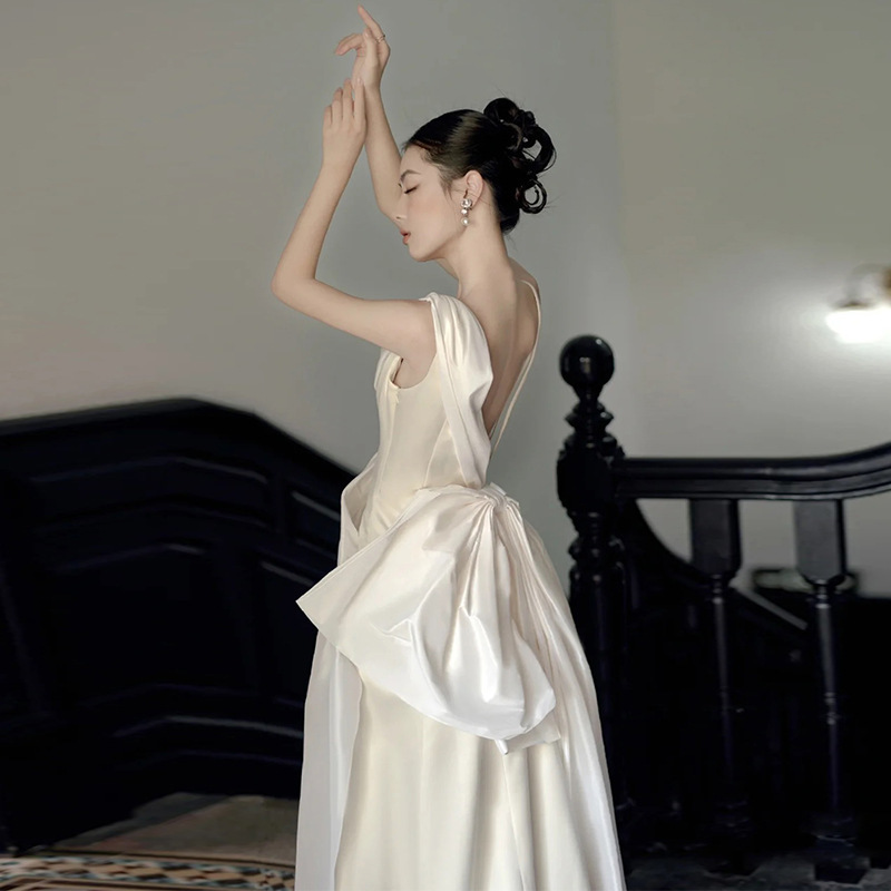 Korean satin wedding dress 2023 elegant slimming white simple outerwear yarn sexy backless bridal tail dress