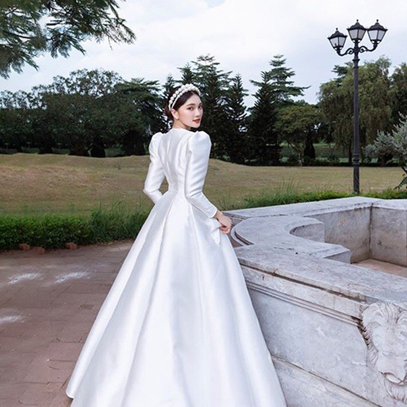 court main wedding dress 2023 new retro light yarn simple satin long sleeve conservative floor-length wedding veil