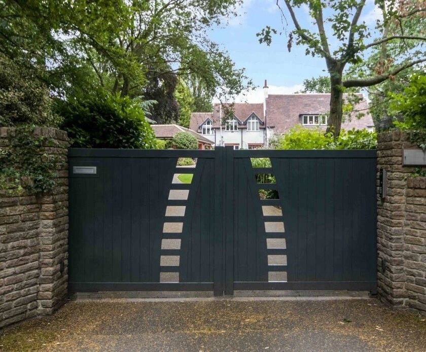 Modern Automatic Swing Decorative Gate Design Iron Aluminum Main Driveway Gate Villa Metal Garden Gate for houses