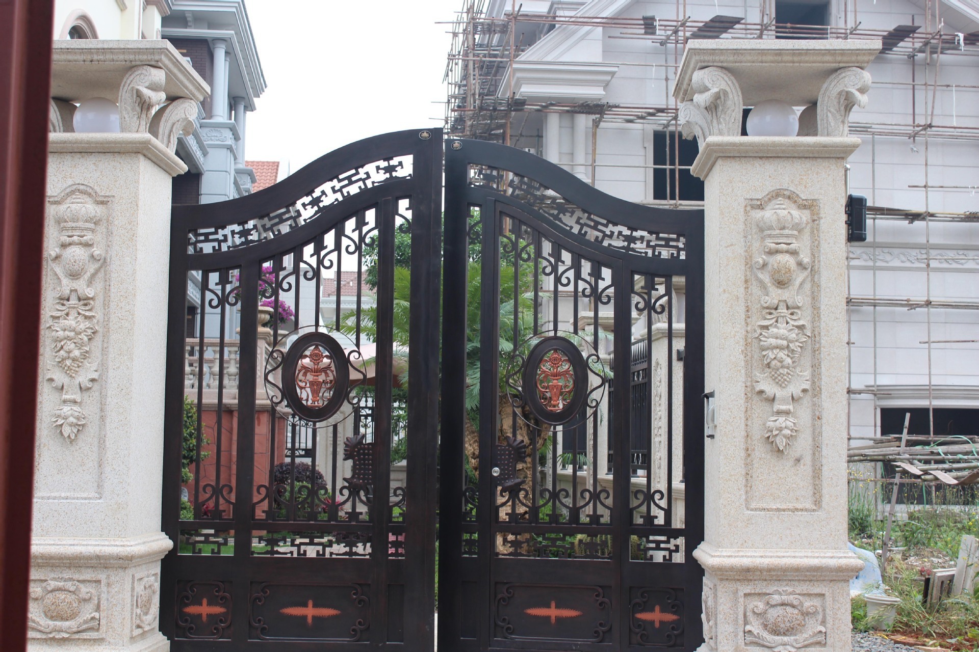 simple boundary wall high quality wrought iron gate design luxury villas electric metal driveway designs simple iron gate