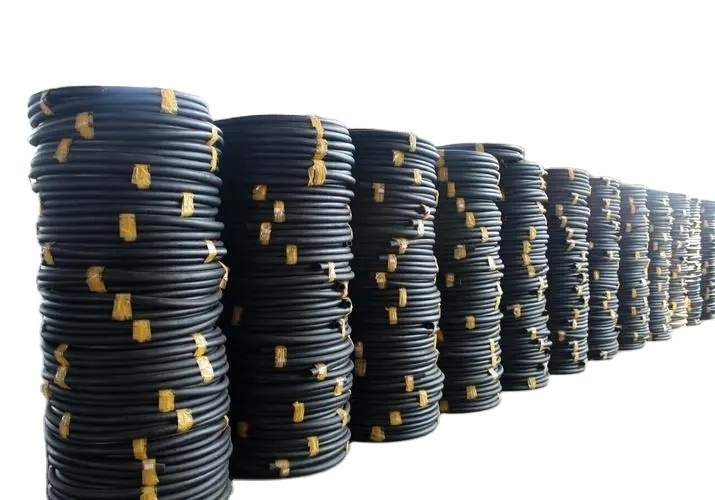 Wear-resistant and aging-resistant steel wire wound rubber hose for mineral conveying