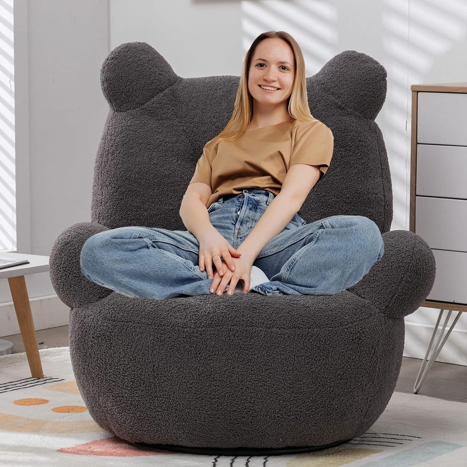 Leisure Armchair with 360 Degree Swivel - Velvet Swivel Accent Chair, adorned with a Cute Bear Beanbag in Soft Short