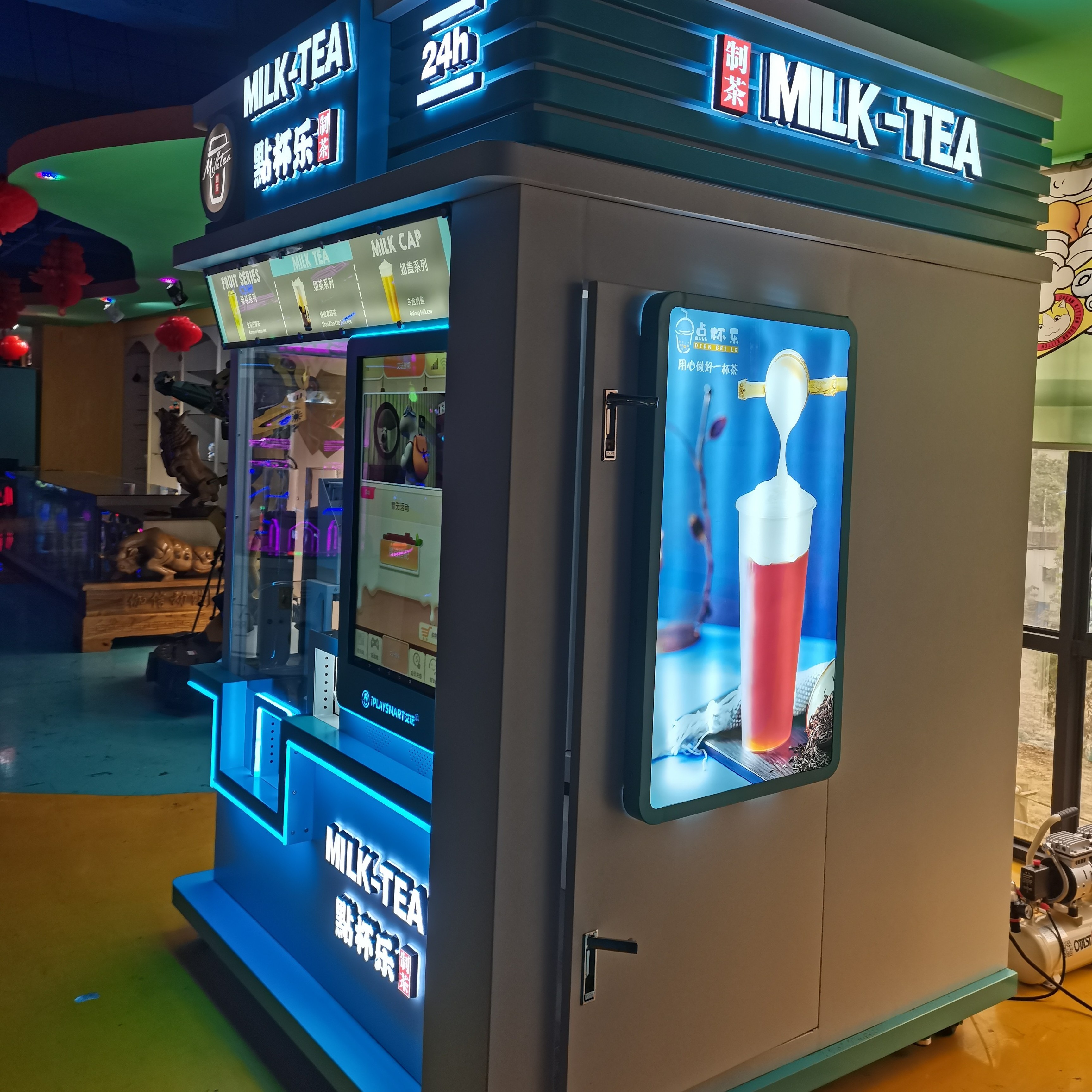 2021 new design China's first milk tea machine with mechanical hand instead of human hands milk tea vending machine