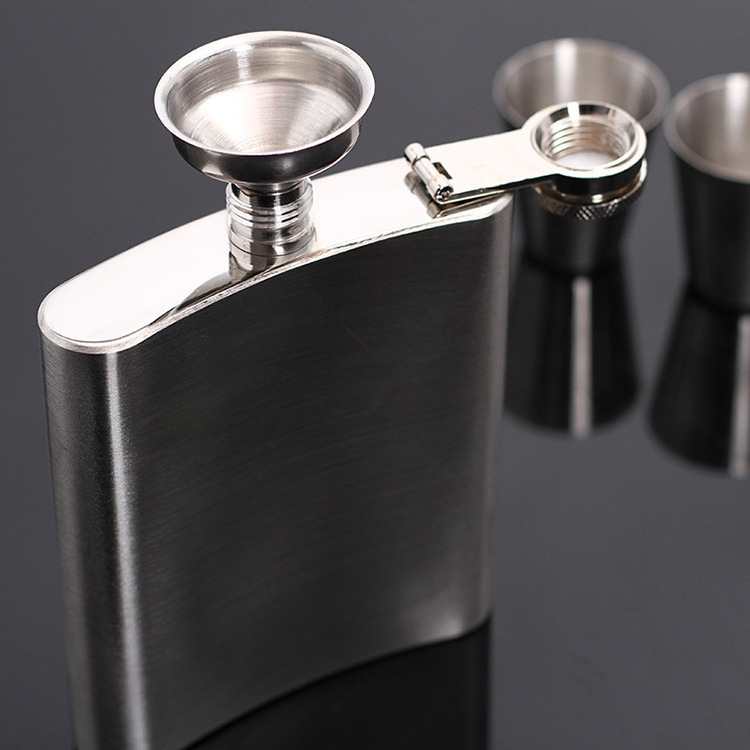 Portable Stainless Steel 7 OZ Hip Flask Set Alcohol Wine Bottle With Cups Gift Package