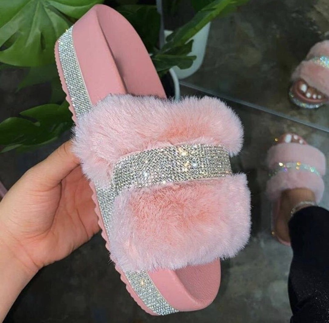 2024 Hotselling Fur Lady Shoes Platform Diamond Designer Slides Plush Thick Sole Bling Slippers Outdoor Women Sandals