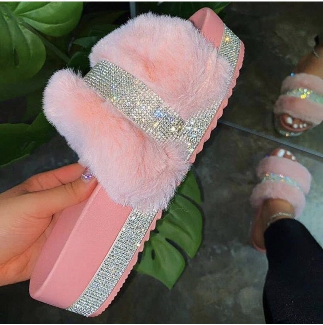 2024 Hotselling Fur Lady Shoes Platform Diamond Designer Slides Plush Thick Sole Bling Slippers Outdoor Women Sandals