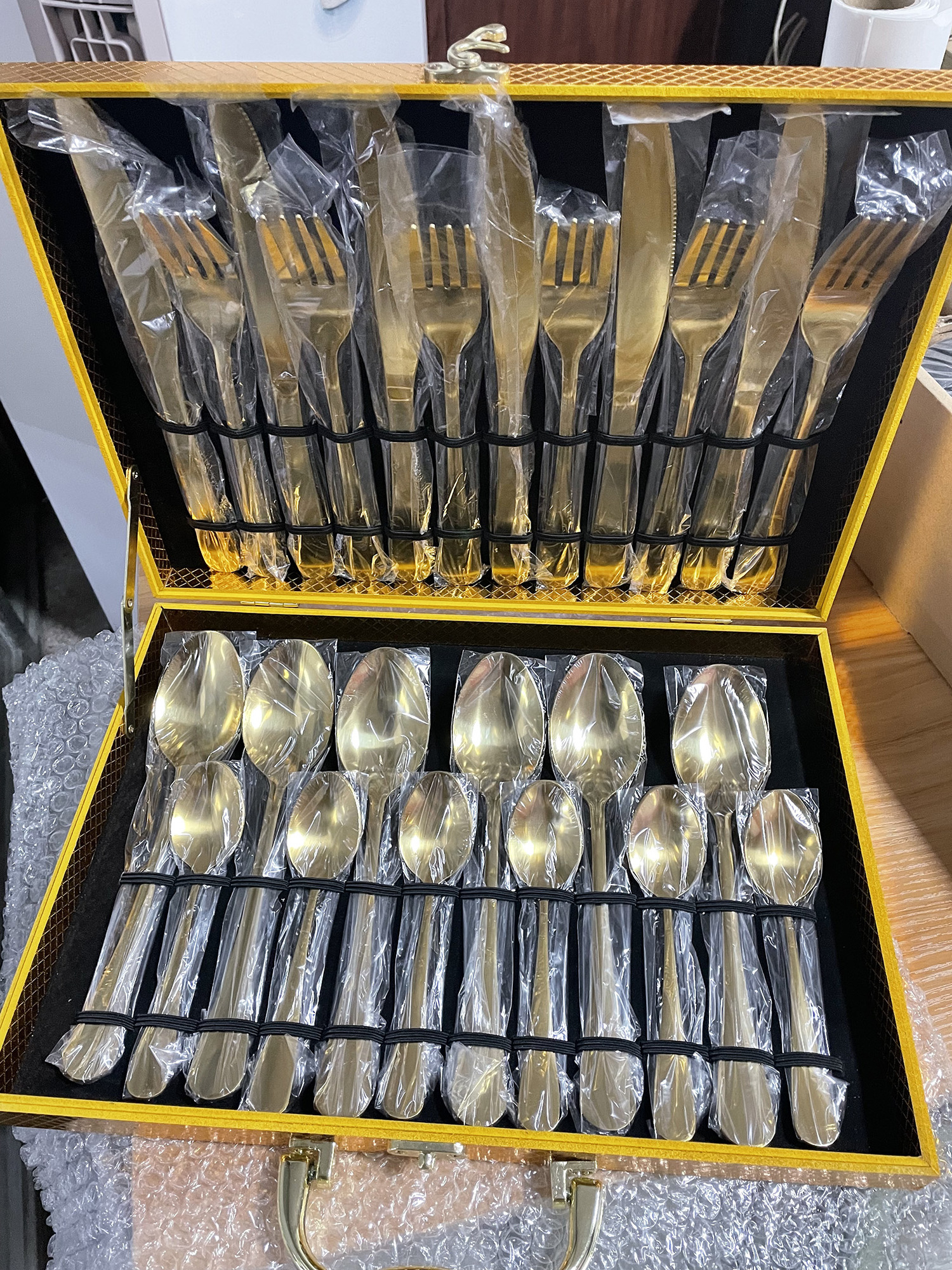 Factory wholesale 12/24/36 pcs dinner knife fork spoon set stainless steel 24 piece cutlery set