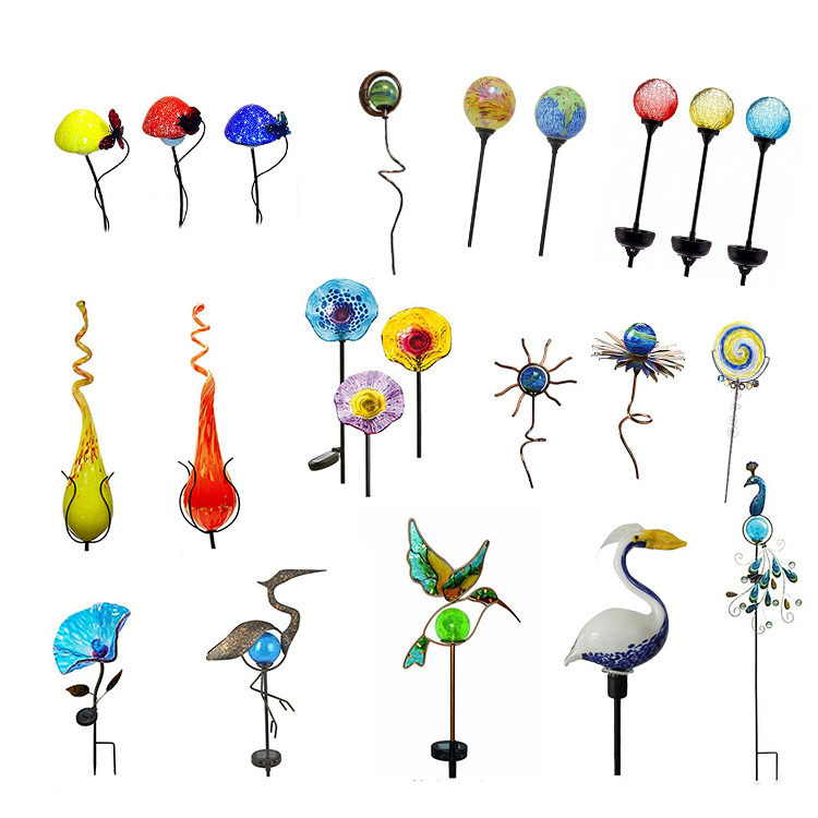 Outdoor garden ornaments Flower shaped crackled solar stake Solar light metal garden stick with handmade blown glass hollow ball