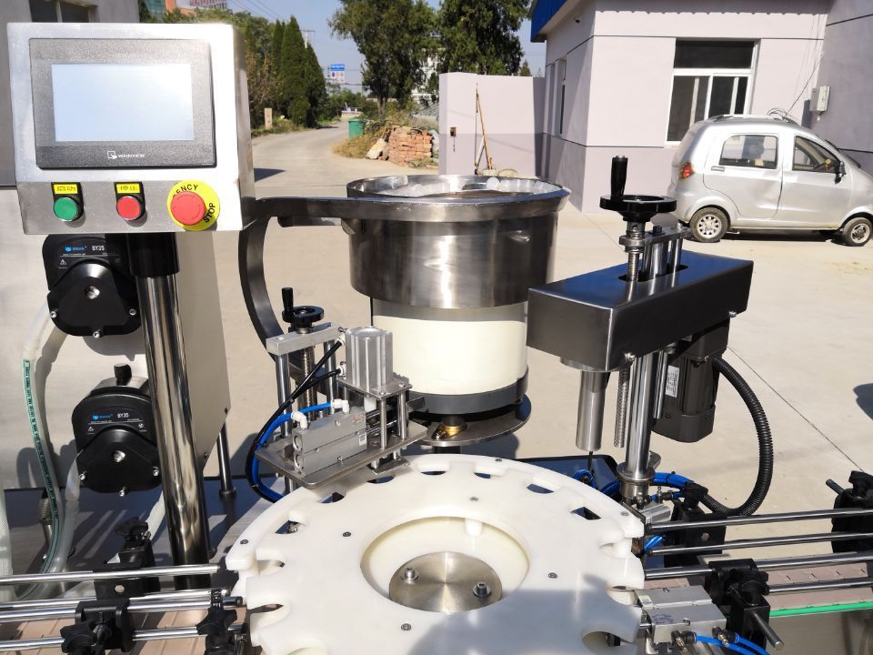 High precision oral liquid / syrup liquid pump filling capping machine