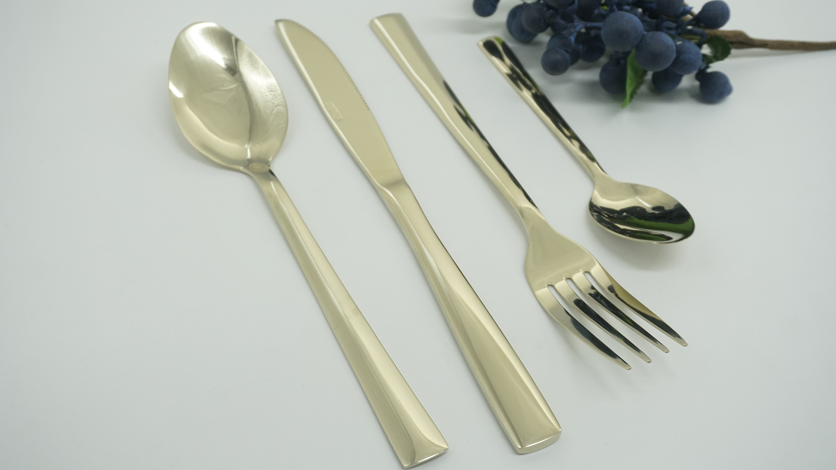 Stainless Steel Metal Bulk Catering Cutlery Sets Mirror Polish Gold Spoon Fork Knife Flatware