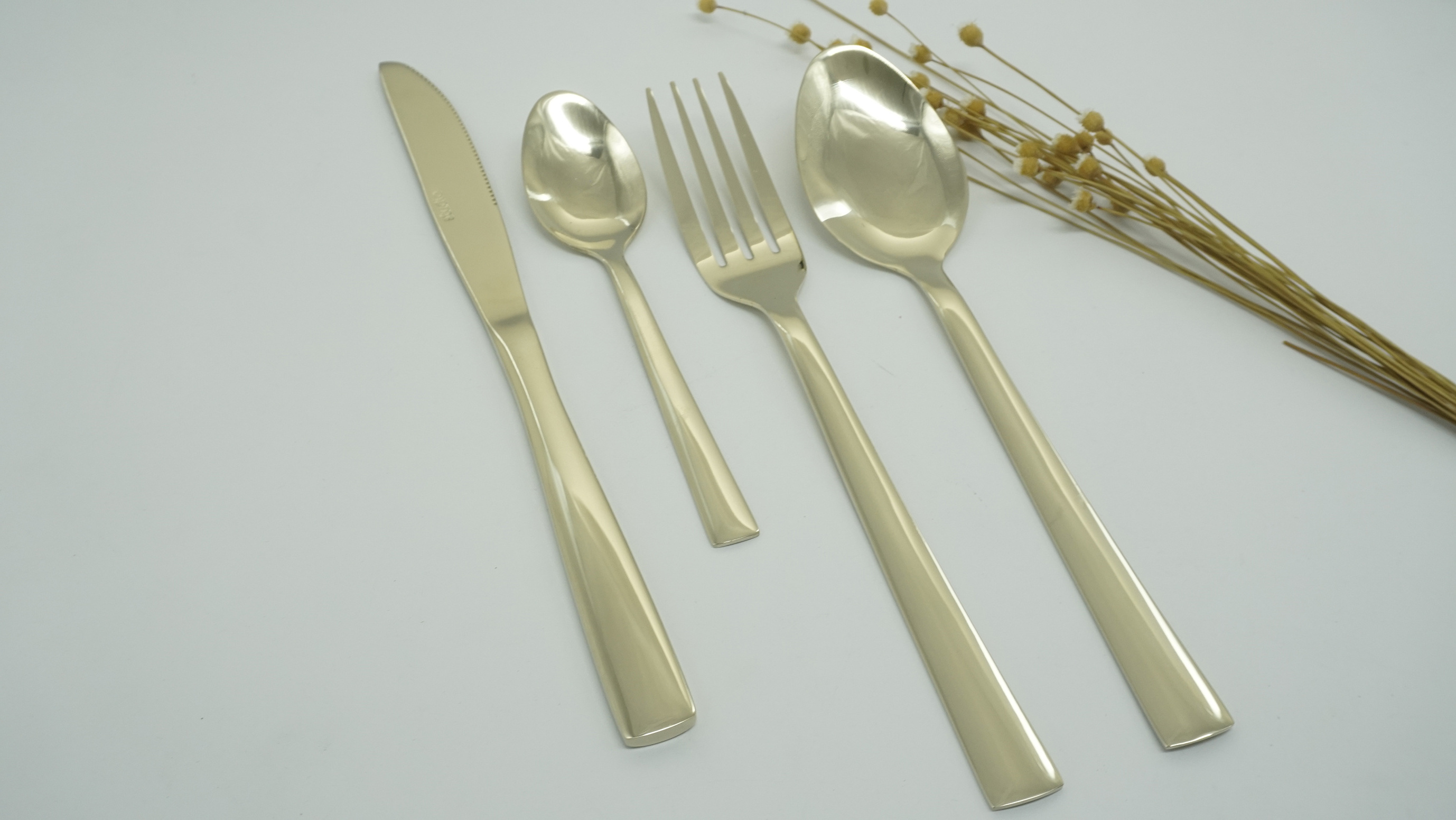 Stainless Steel Metal Bulk Catering Cutlery Sets Mirror Polish Gold Spoon Fork Knife Flatware