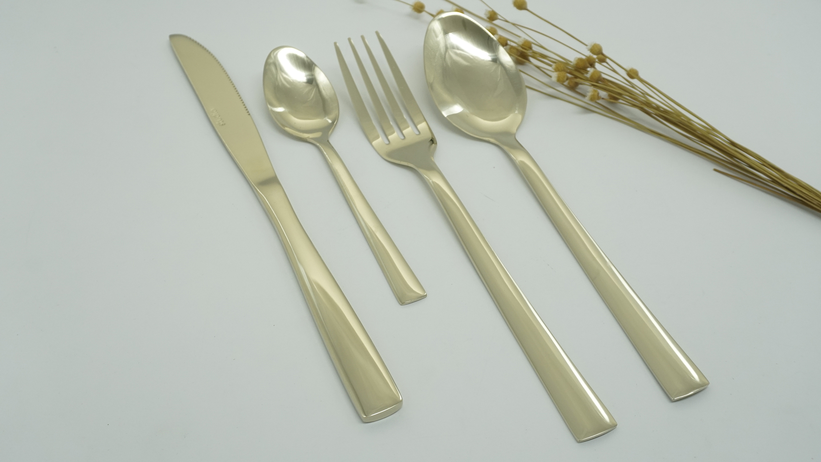 Stainless Steel Metal Bulk Catering Cutlery Sets Mirror Polish Gold Spoon Fork Knife Flatware