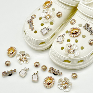 New Arrival Vintage Style Pearl Flower Decoration Accessories Custom Logo Shoe Charms For Women