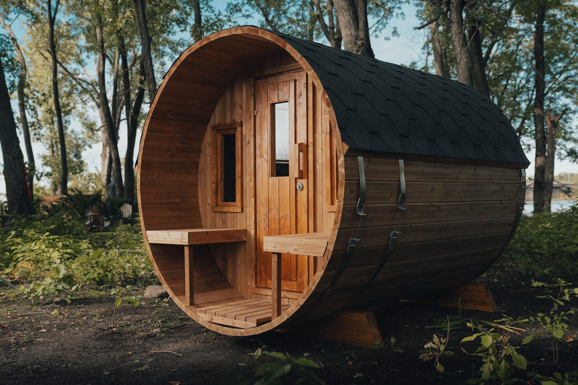 5 Person Outdoor Sauna Kit Canadian Cedar Harvia Heater Barrel Sauna with Front Porch