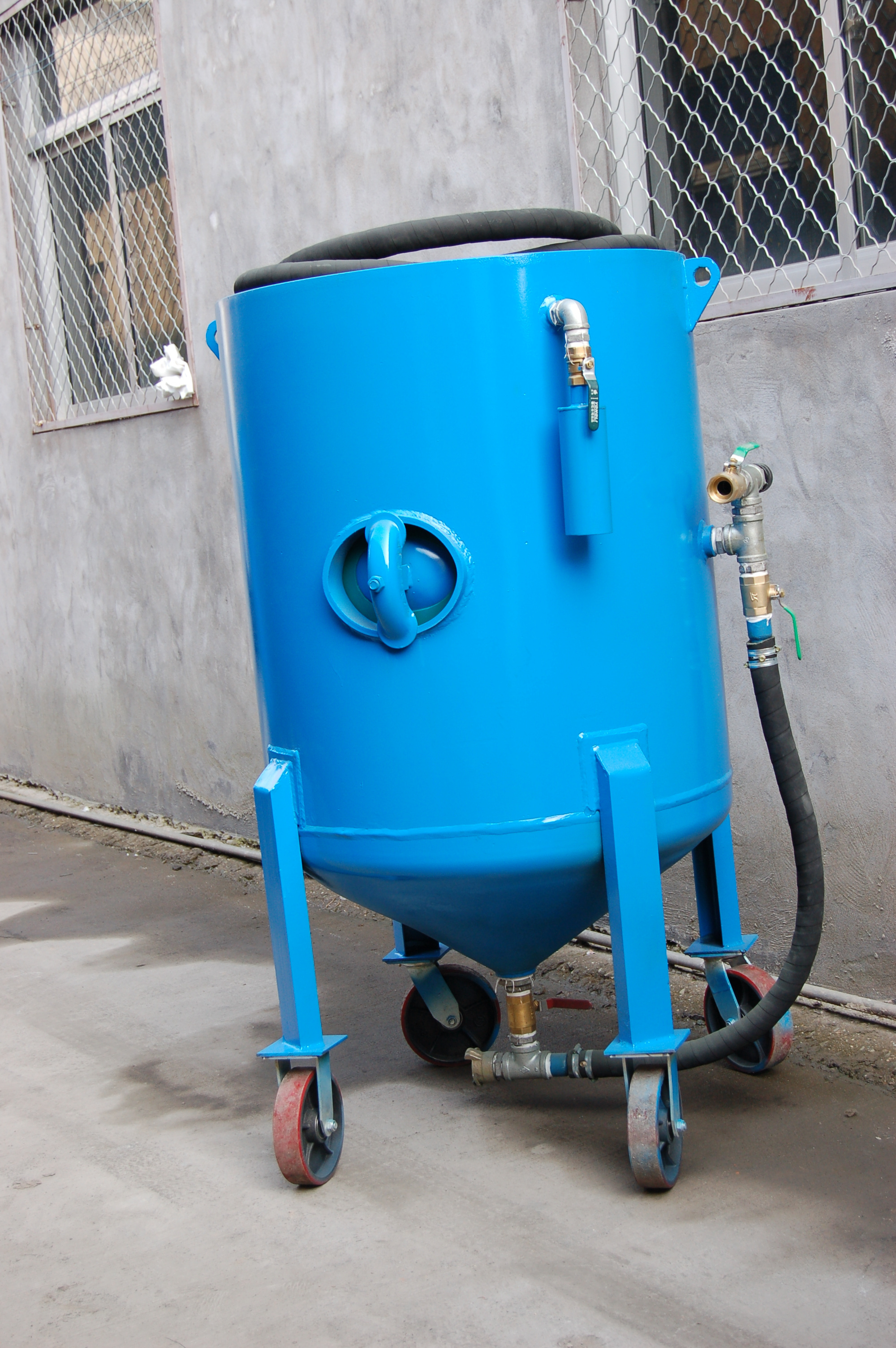 150L industrial sandblasting pot for sale