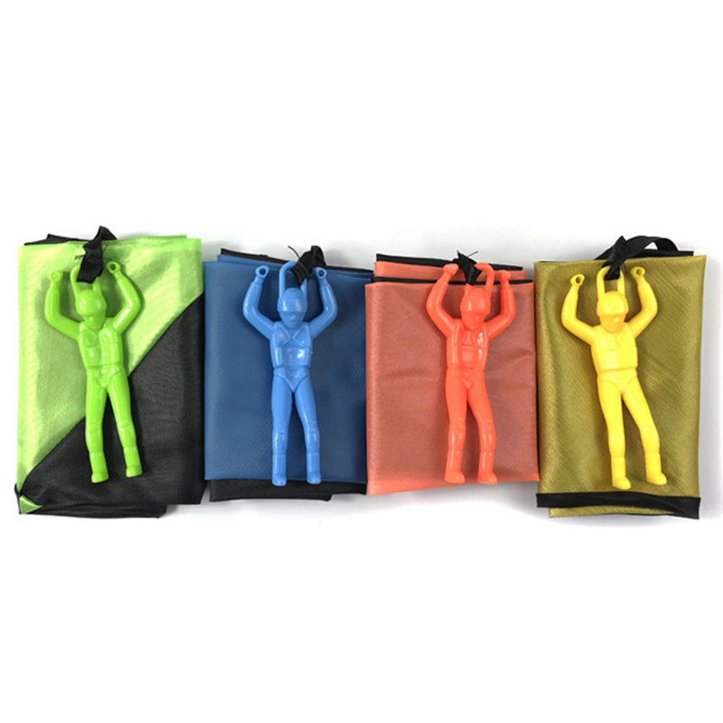 1 Pcs Random Color Hand Throwing kids mini play parachute toy soldier Outdoor sports Children's Educational Toys free shipping