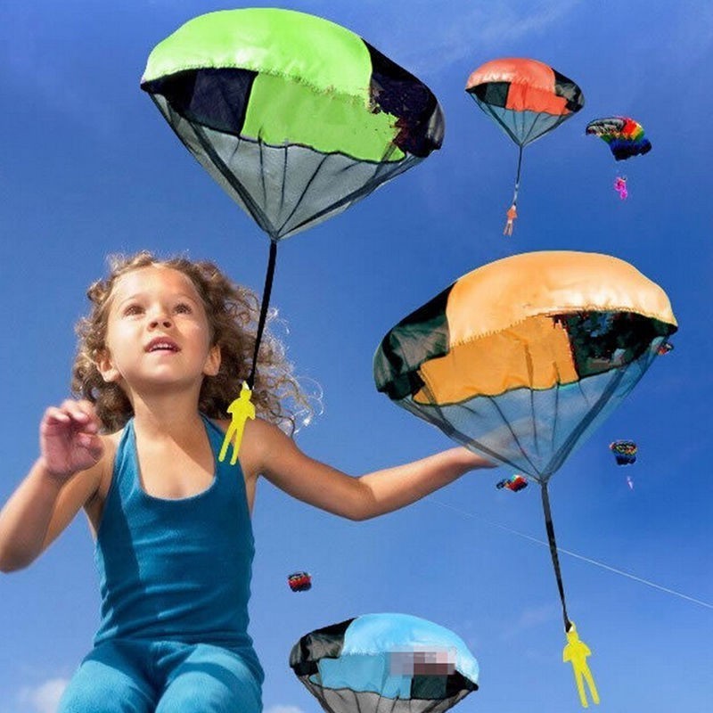 1 Pcs Random Color Hand Throwing kids mini play parachute toy soldier Outdoor sports Children's Educational Toys free shipping