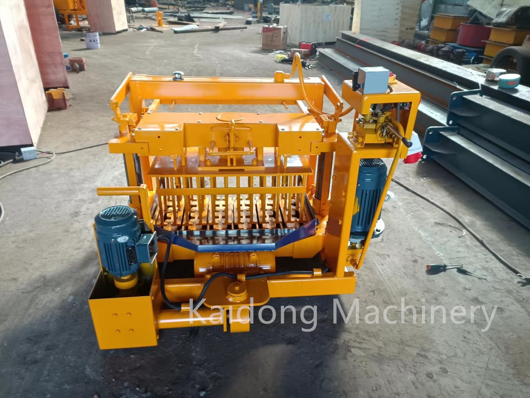 Concrete Cement Block Brick Making Machine for Sale Egg Laying QTM4-30A Diesel Engine Mobile Blocking Machine