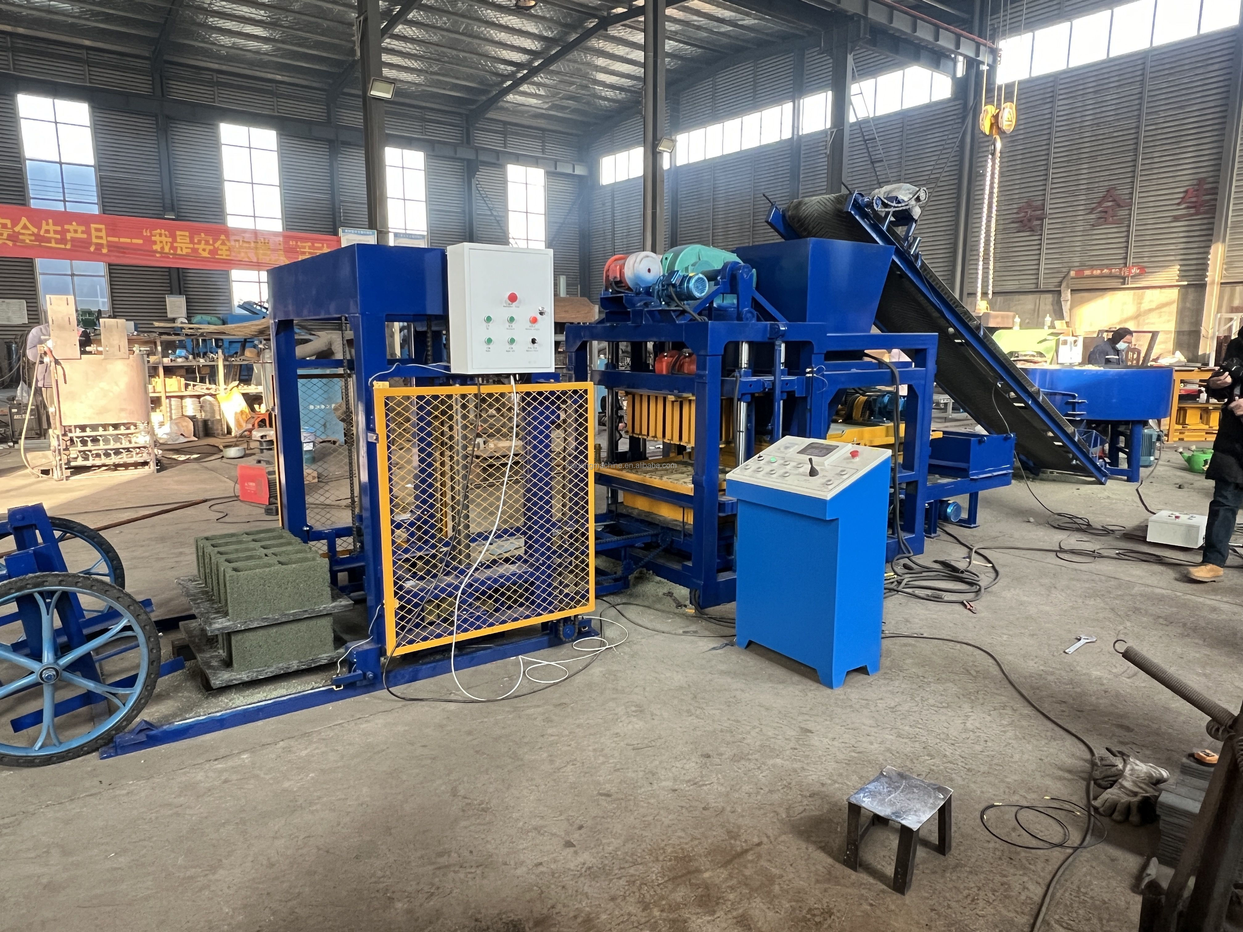 Kaidong QT4-25  automatic hollow concrete block making machine interlock brick making machine block moulding machine