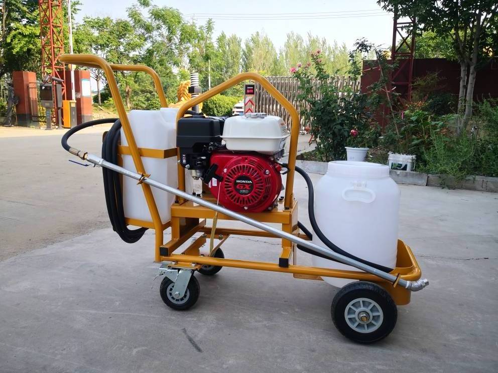 High Efficiency Emulsified Asphalt Spreader Machine Gasoline Engine Bitumen Sprayer Truck Road Waterproofing