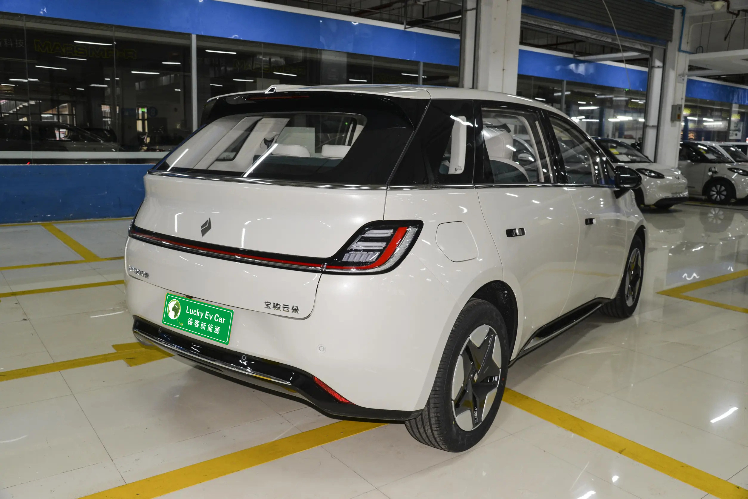 2024 Hot Selling Wuling Pure Electric Car  460km 360Km Range Wuling Baojun Cloud mini electric car