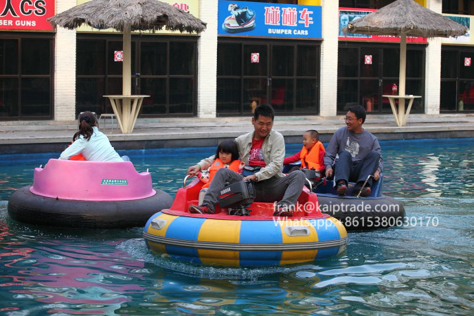 Gasoline Petrol fuel oil powered fiberglass adult water play equipment bumper boat for sale