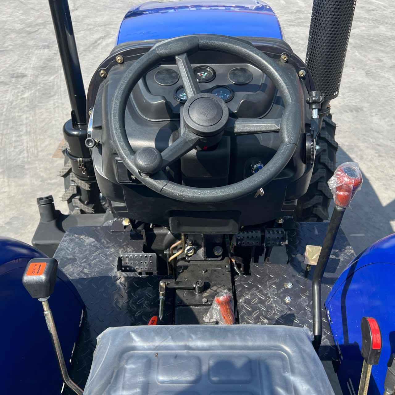 Cheap Price Diesel Engine Farm Tractor 70HP 4Wd Compact Wheeled Tractor Attachments Kaixiang hot sale.